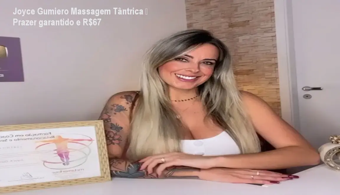 Curso online de massagem tântrica de Joyce Gumiero mostrando técnica prática em modelo real